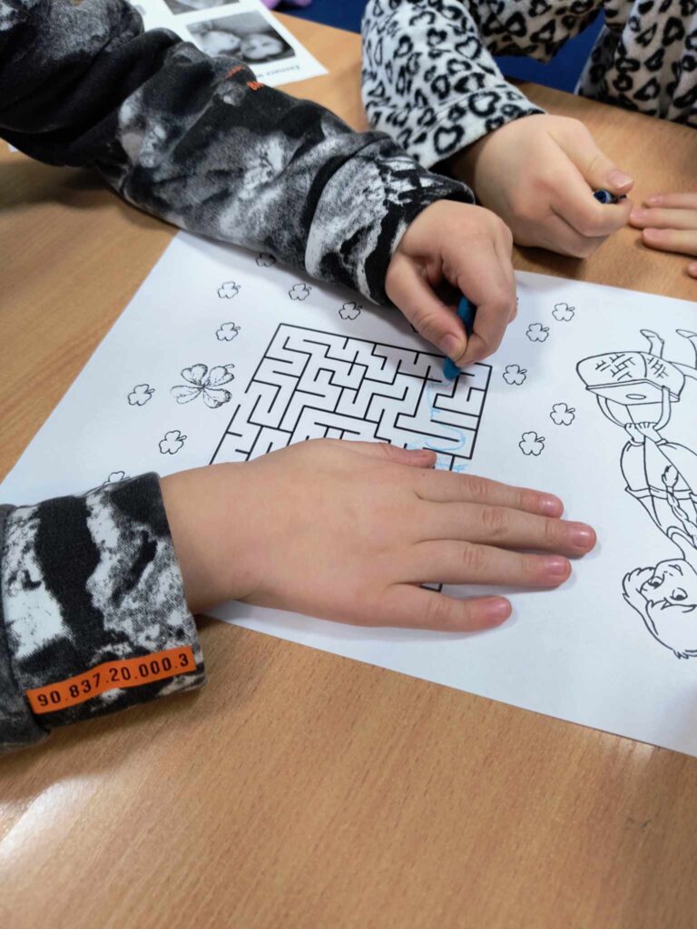 kolorowy potwór zajęcia dla dzieci