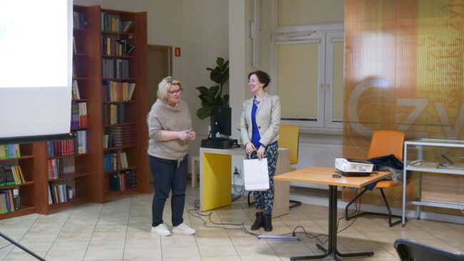 popołudnie z królową spotkanie w czytelni