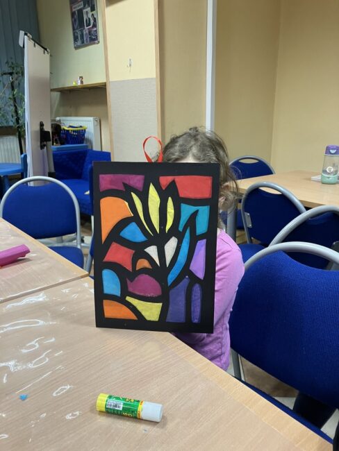 zajęcia biblioteczne dla dzieci - tworzenie witraży