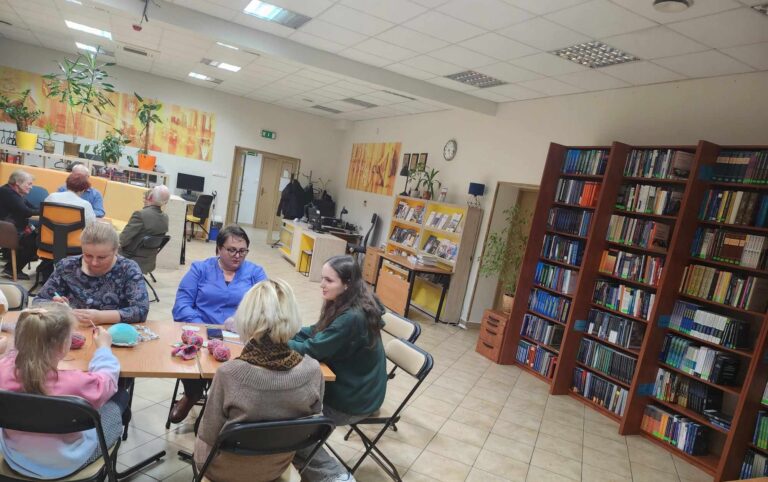 warsztaty szydełkowania w bibliotece