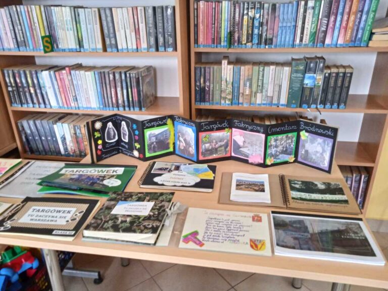 wystawa miniprzewodników po Targówku