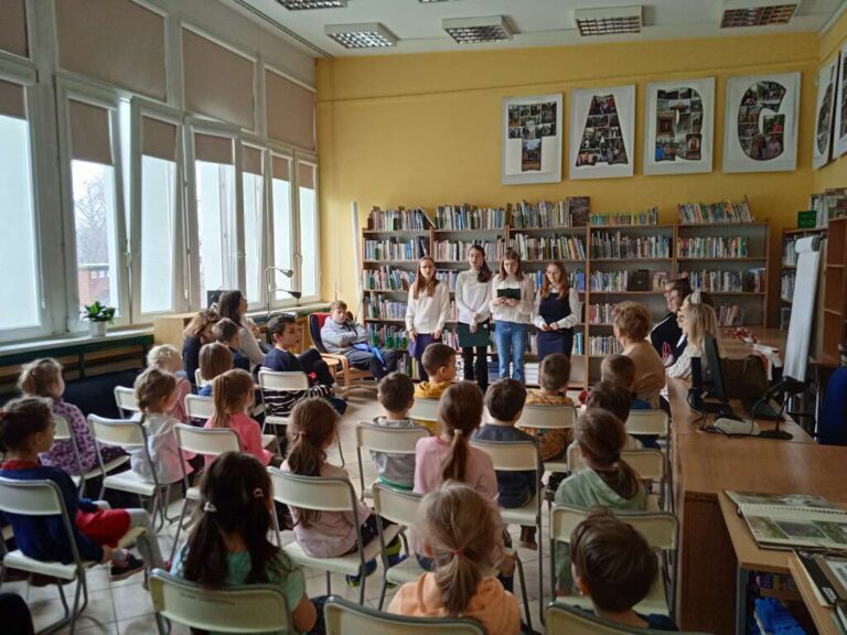 otwarcie wystawy miniprzewodników po Targówku w bibliotece; występ artystyczny uczniów i dzieci