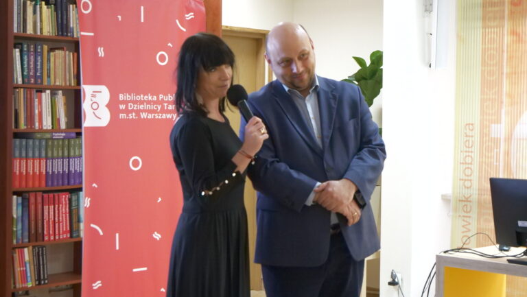 dyrektor biblioteki Tomasz Kowalski i radna dzielnicy Targówek Aneta Wyczółkowska