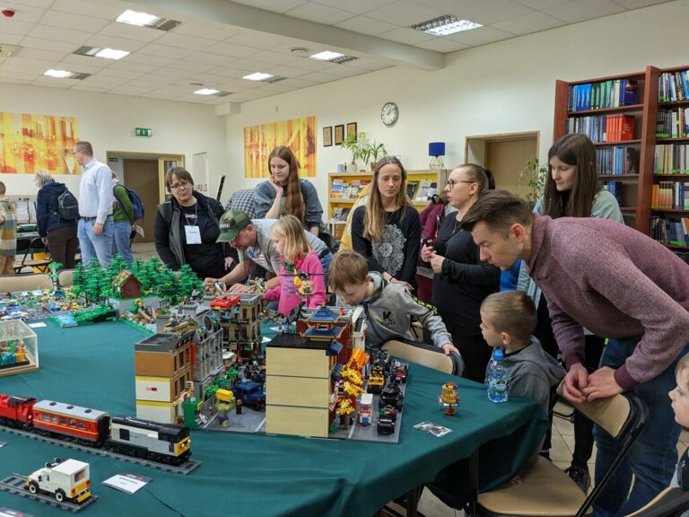 wystawa konstrukcji z klocków lego