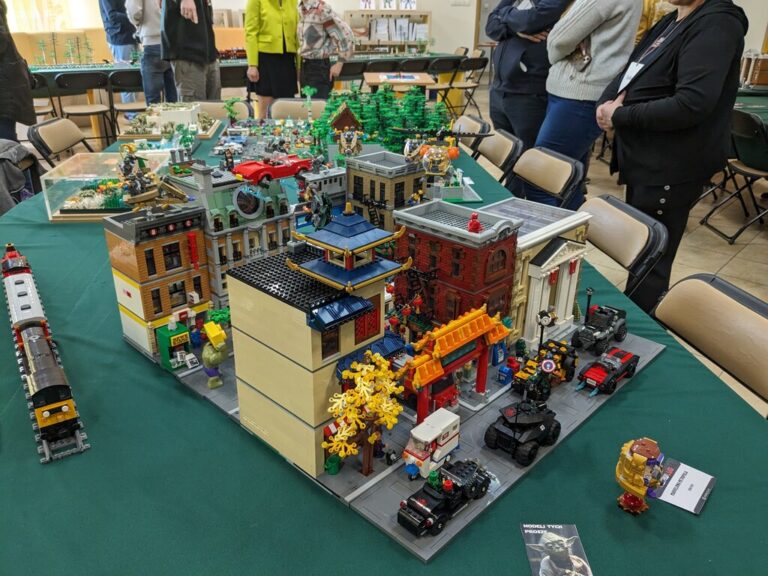 wystawa konstrukcji z klocków lego