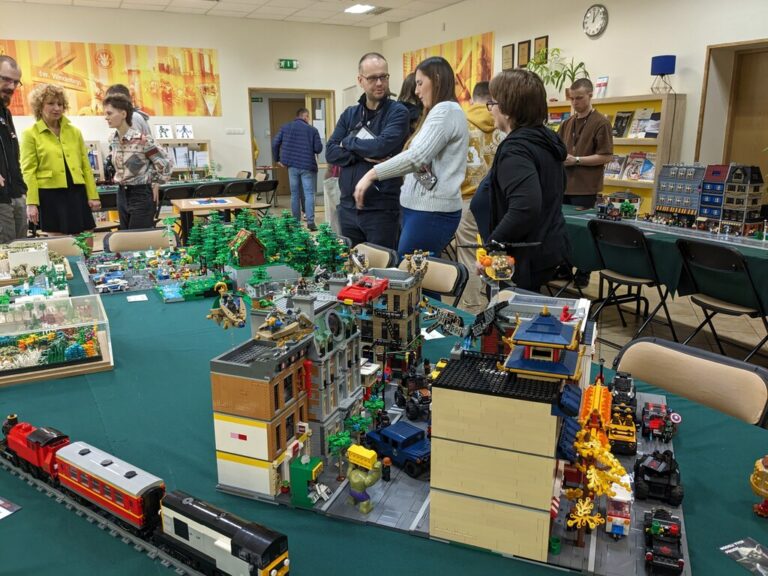 wystawa konstrukcji z klocków lego