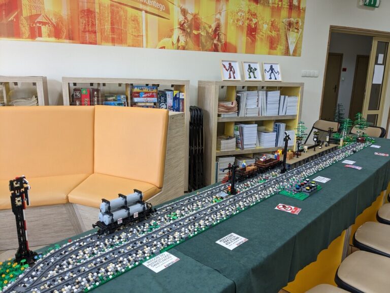 wystawa konstrukcji z klocków lego