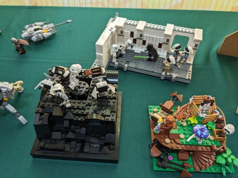 wystawa konstrukcji z klocków lego