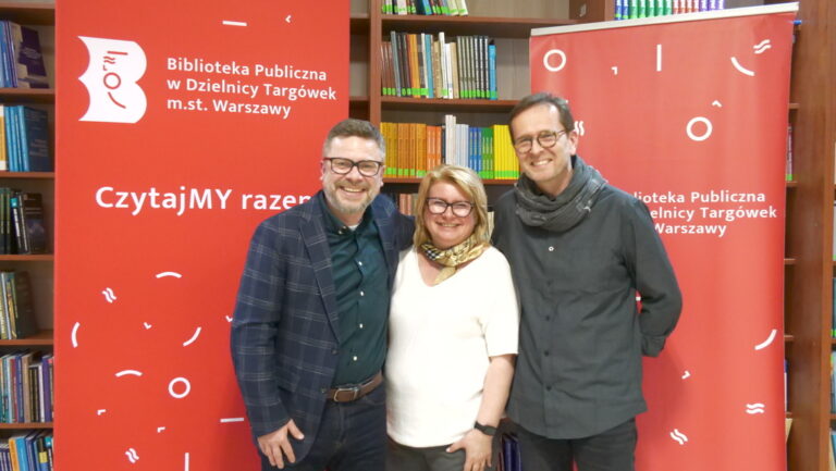Jacek Gutry, Aneta Nowakowska - kierowniczka Czytelni - i Piotr Woźniak