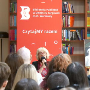 Hanna Budzisz opowiada młodzieży o swojej babci, Janinie Englert