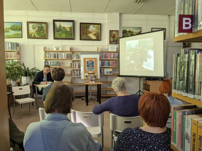 spotkanie autorskie w bibliotece z Adamem Stawickim