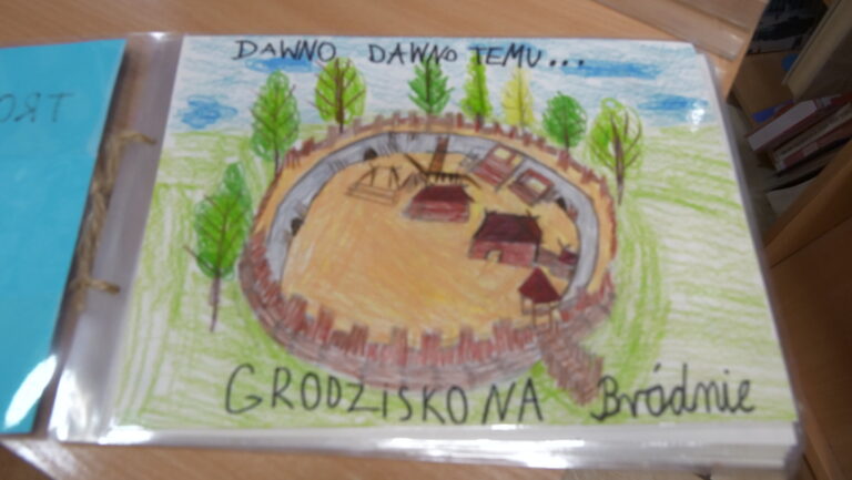 namalowane grodzisko w lesie bródnowskim