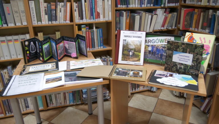 wystawa Tropiciele z Targówka w bibliotece przy ul. Rembielińskiej 6a