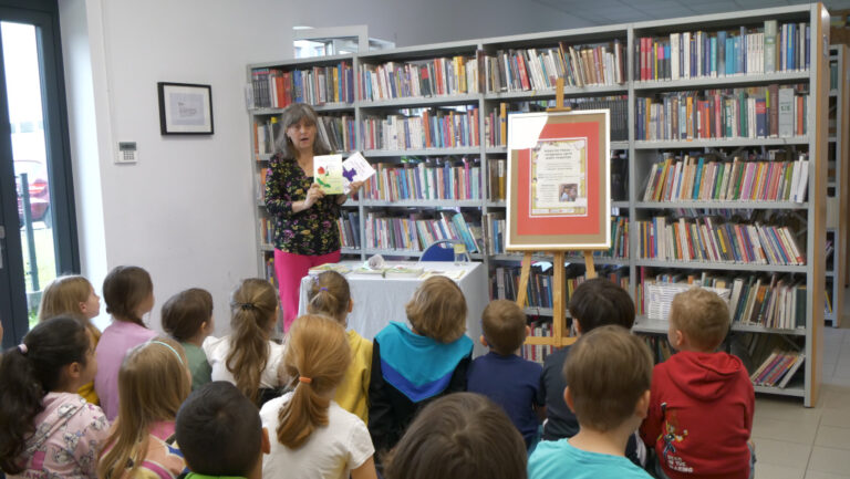 warsztaty literacko-plastyczne dla dzieci prowadzone przez Agnieszkę Kazałę