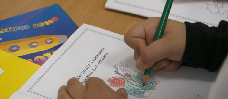 warsztaty literacko-plastyczne dla dzieci prowadzone przez Agnieszkę Kazałę