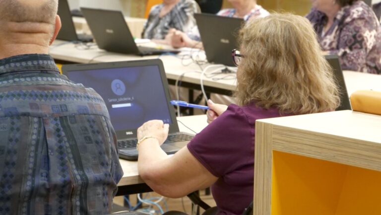 kurs komputerowy dla seniorów w Czytelni Naukowej nr I