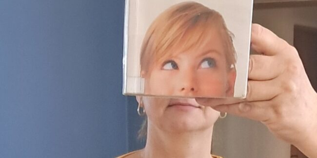 zabawa sleeveface - połączenie świata rzeczywistego z okładką książki