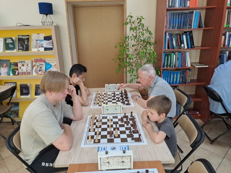 turniej szachowy w bibliotece