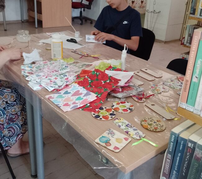 warsztaty tworzenia zakładek decoupage