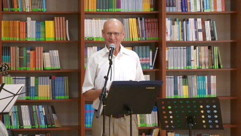 koncert zespołu Dwa plus dwa w Czytelni; na widowni prawie 80 osób