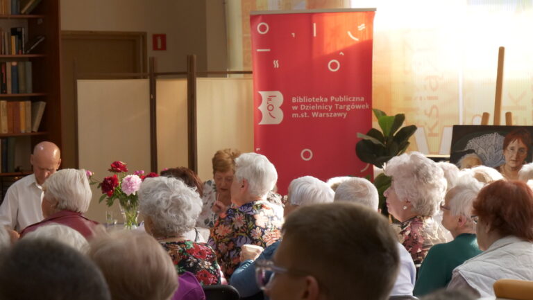 koncert zespołu Dwa plus dwa w Czytelni; na widowni prawie 80 osób