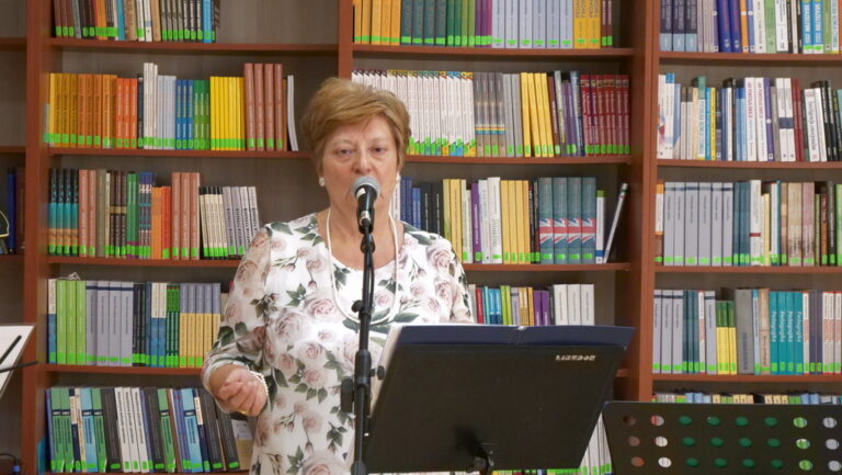 koncert zespołu Dwa plus dwa w Czytelni; na widowni prawie 80 osób