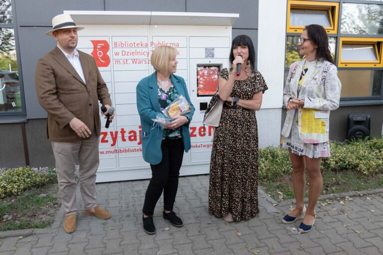 uroczysta inauguracja działalności książkomatu