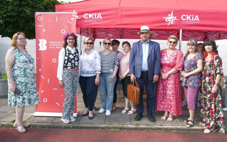 dyrekcja biblioteki i zaproszeni goście