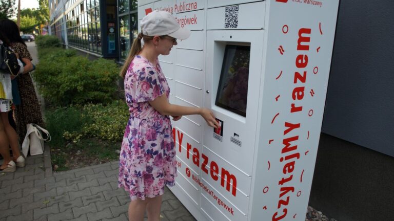 uroczysta inauguracja działalności książkomatu