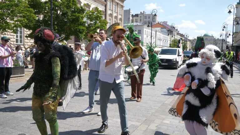 muzycy grają na Nowym Świecie