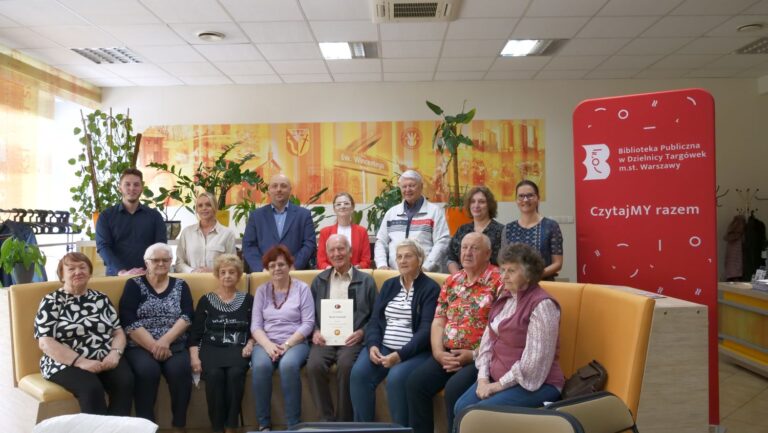 zdjęcie grupowe uczestników kursu Wirtualny świat światem seniora