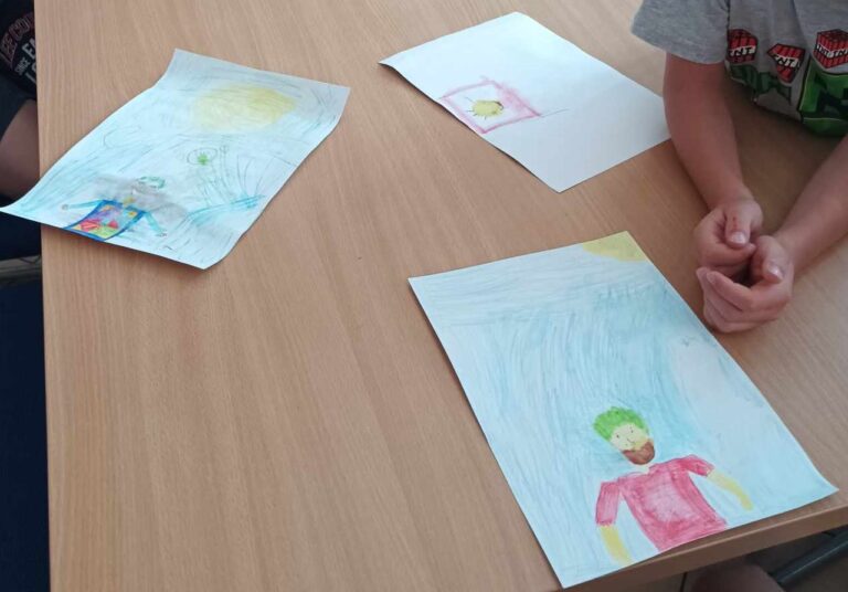 obrazki namalowane przez dzieci