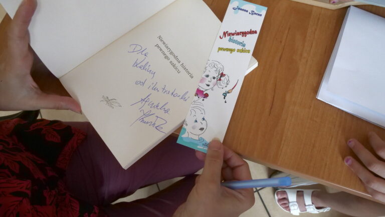 książka podpisana przez Agnieszkę Kazałę