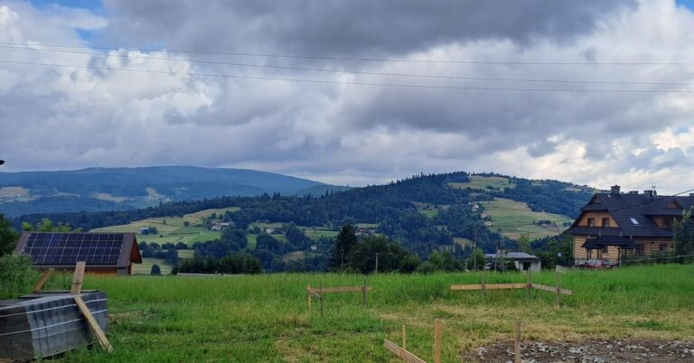 góry, łąka, zachmurzone niebo