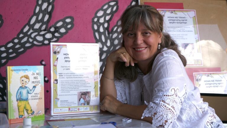 biblioteczne wydarzenie plenerowe nad zalewem Bardowskiego - bookcrossing, książka za grosik, warsztaty tworzenia miniksiążeczek i ozdabiania ich kolorowym papierem