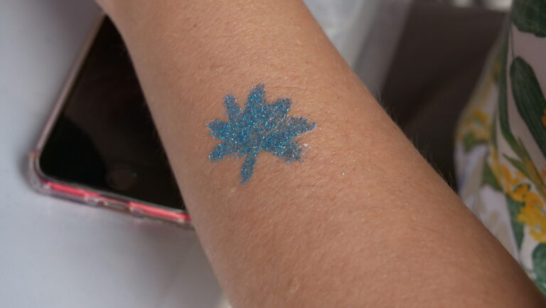 biblioteczne wydarzenie plenerowe nad zalewem Bardowskiego - bookcrossing, książka za grosik, warsztaty tworzenia miniksiążeczek i ozdabiania ich kolorowym papierem