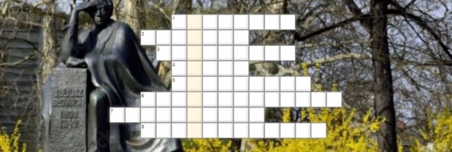 krzyżówka; w tle pomnik Juliusza Słowackiego i drzewa