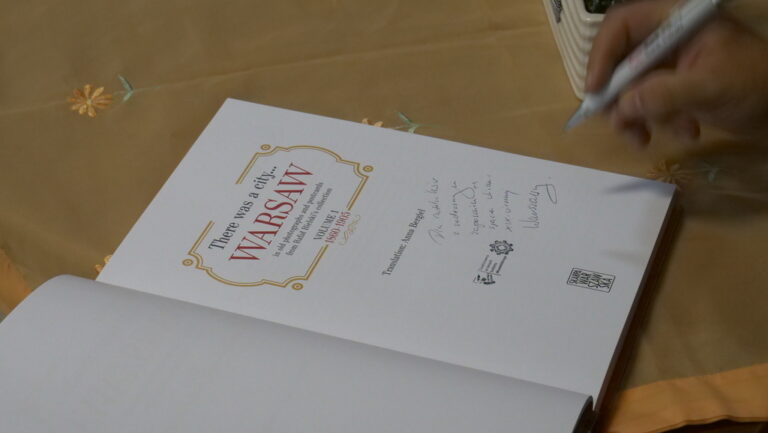 książka podpisana przez autora