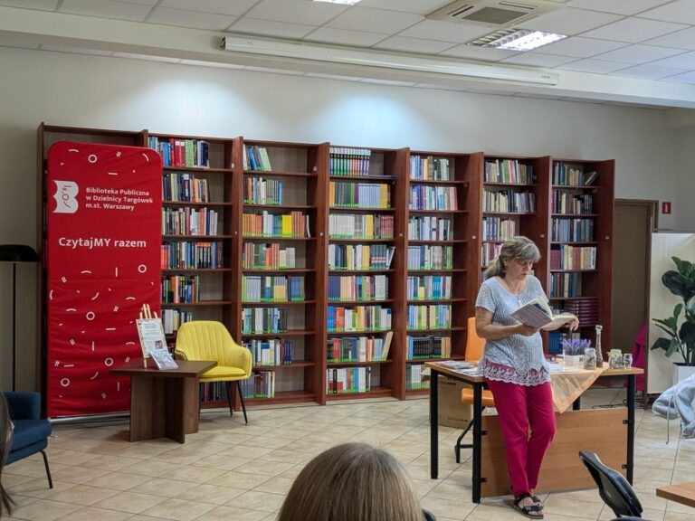 warsztaty literacko-plastyczne w czytelni - ozdabianie słoików i rozmowa o podróżach