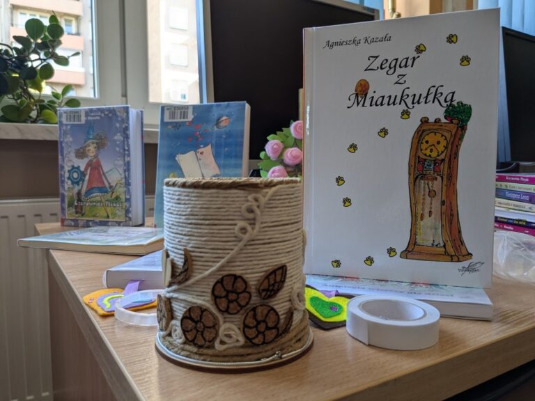 warsztaty literacko-plastyczne - tworzenie recyklingowych doniczek i wazoników