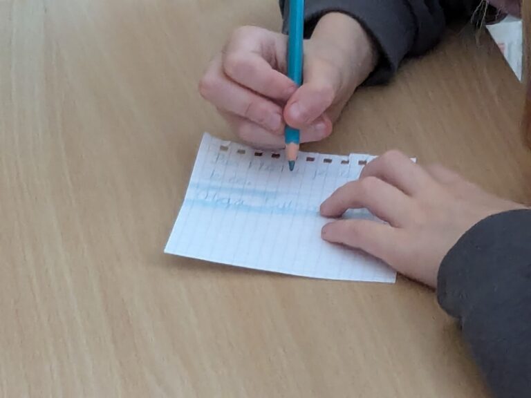 warsztaty literacko-plastyczne - tworzenie recyklingowych doniczek i wazoników