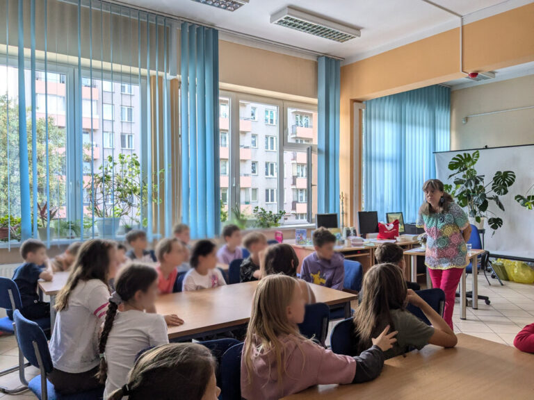 warsztaty literacko-plastyczne - tworzenie recyklingowych doniczek i wazoników