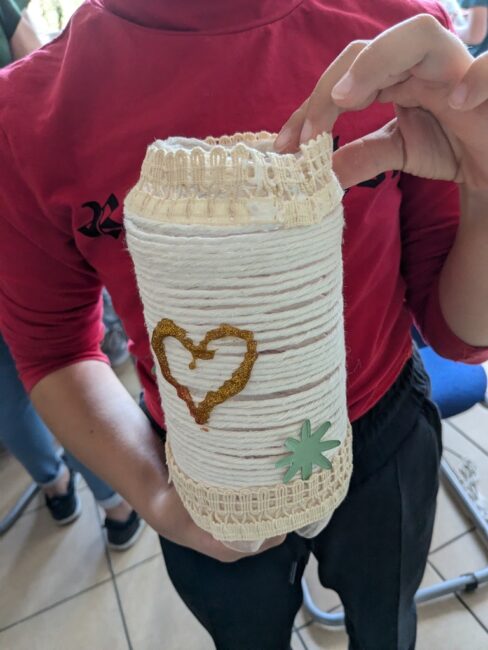 warsztaty literacko-plastyczne - tworzenie recyklingowych doniczek i wazoników