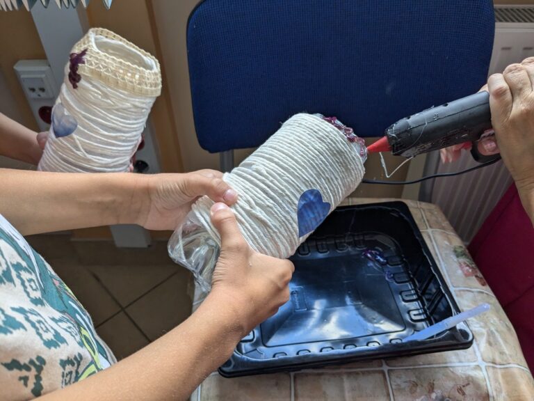 warsztaty literacko-plastyczne - tworzenie recyklingowych doniczek i wazoników