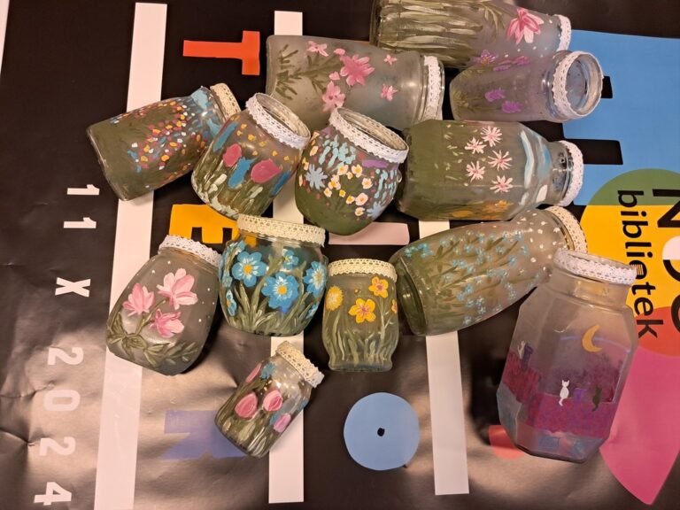 słoiki ozdobione malunkami