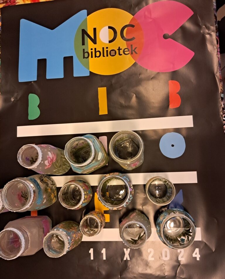 słoiki ozdobione malunkami