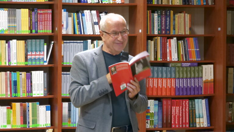 Kazimierz Nowacki czyta swoje wiersze