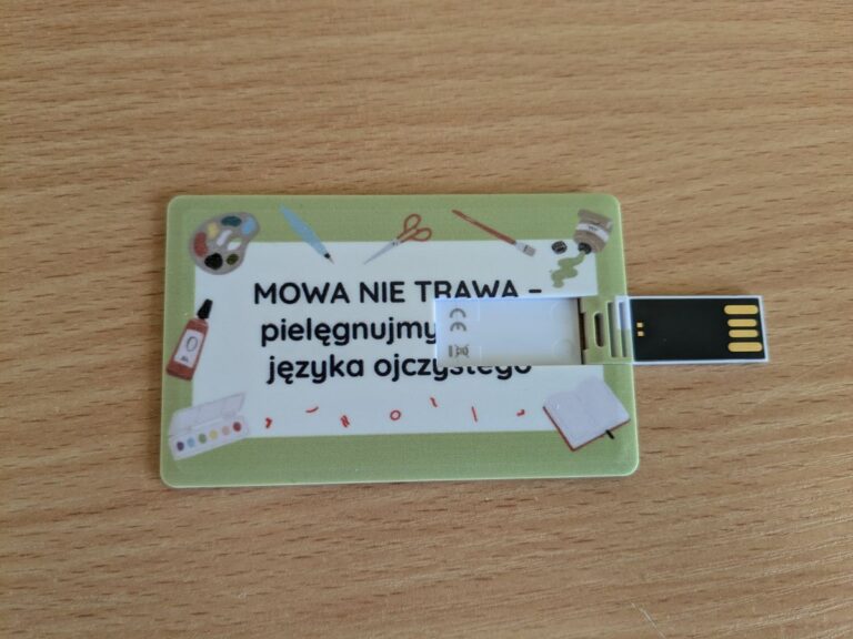 pendrive powstały w ramach projektu Mowa nie trawa