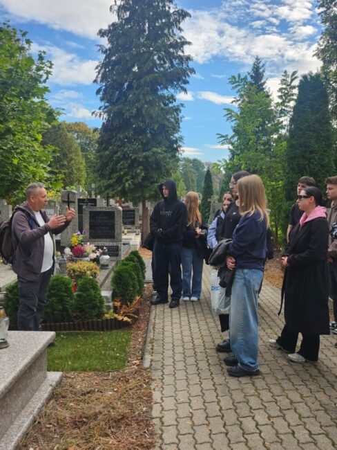 spacer po cmentarzu bródnowskim śladami grobów powstańczych