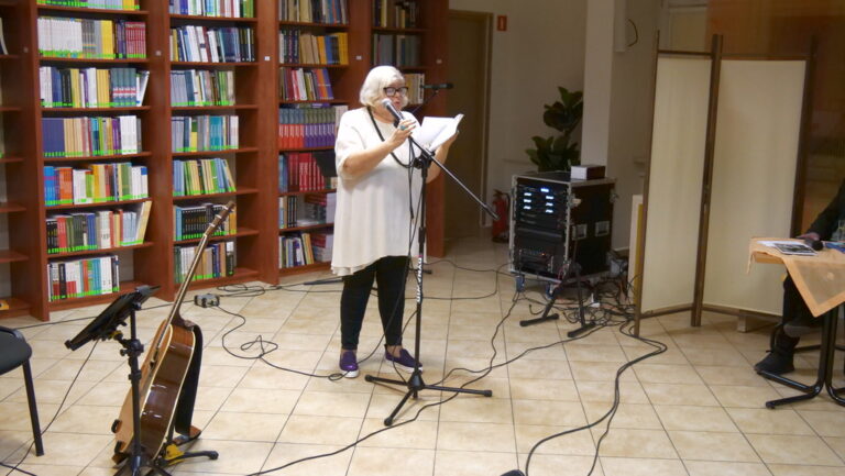 czwartek poetycko- muzyczny listopad 2024